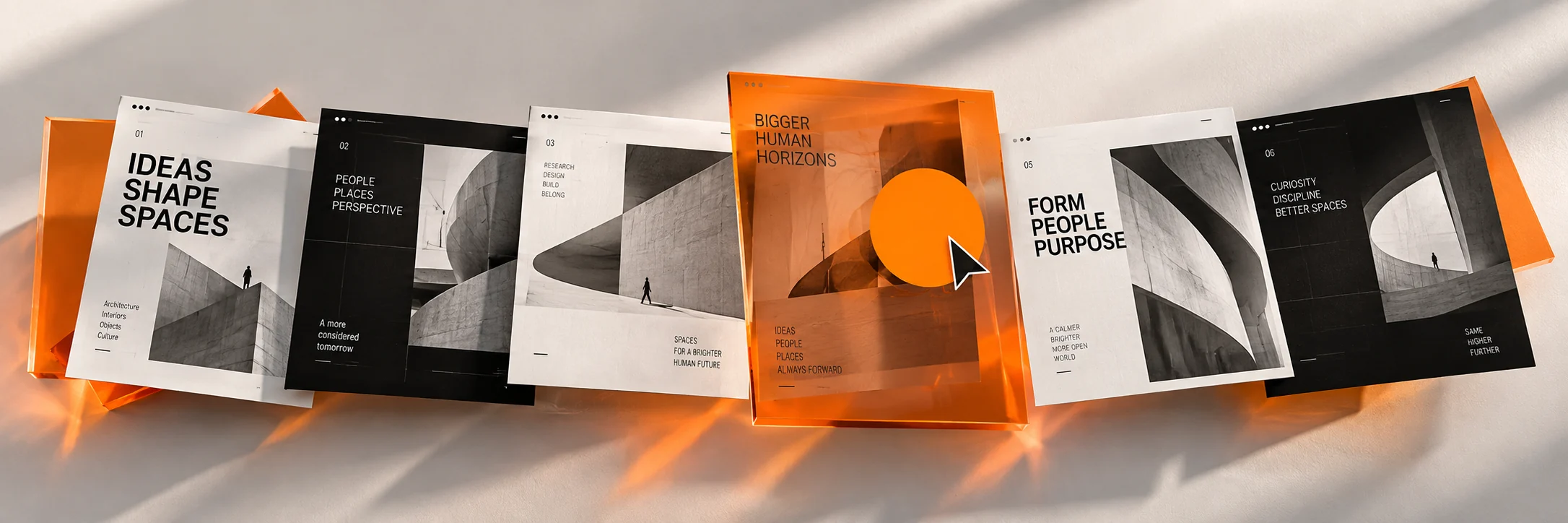 Estudo conceitual de interfaces editoriais em papel e acrílico laranja.